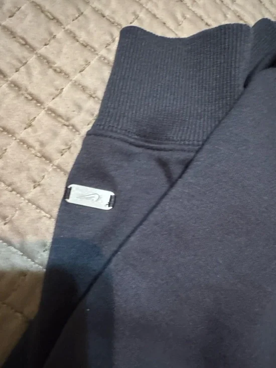 Nike Men’s Black Half-Zip performance Pullover Sweater - Picture 4 of 4